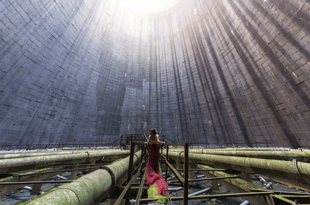 photographie urbex autoportrait décor en ruine lumière douce