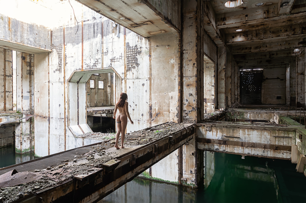 photographie contemporaine autoportrait urbex dans espace déserté