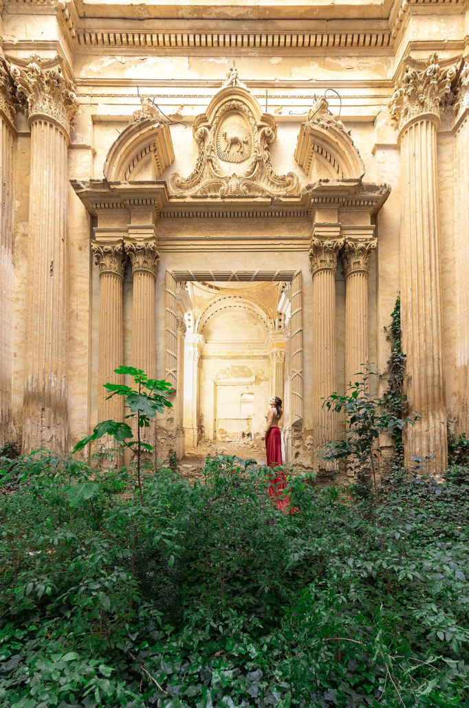 autoportrait artistique urbex dans lieu abandonné lumière naturelle