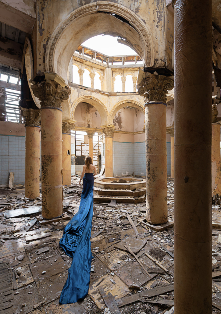 When kingdowns fall autoportrait en exploration urbaine dans bâtiment abandonné lumière froide