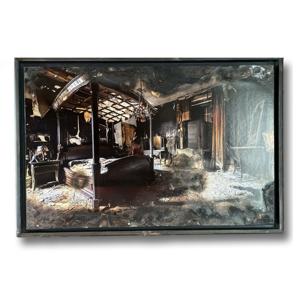 Photographie d’un lieu abandonné en urbex avec atmosphère sombre et décors futuristes.